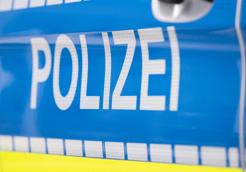 Die Polizei hatte zwei Tote in einer Wohnung in Lahr entdeckt. (Symbolbild) - Foto: Boris Roessler/dpa