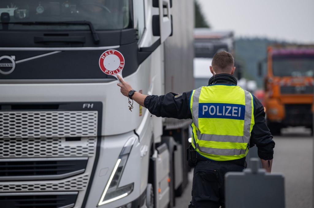 Seit September 2024 kontrolliert die Bundespolizei an allen deutschen Landgrenzen. (Archivfoto) - Foto: Harald Tittel/dpa