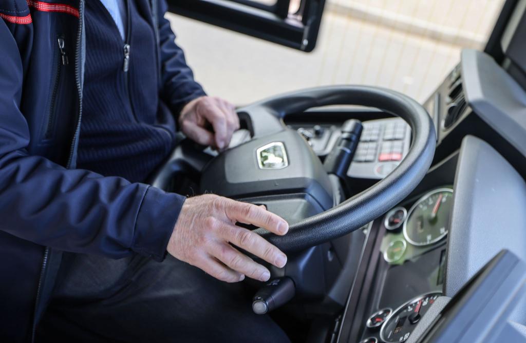 Jährlich gehen dem VDV zufolge rund 6.000 Bus- und Tramfahrer in den Ruhestand. (Archivbild) - Foto: Oliver Berg/dpa