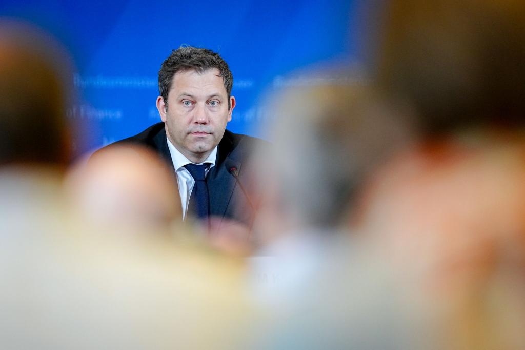 Das Ergebnis der Steuerschätzer sei weitgehend so, wie es während der Koalitionsverhandlungen schon erwartet wurde, sagte der Finanzminister. - Foto: Kay Nietfeld/dpa