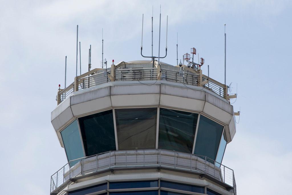 Am Flughafen von Denver verloren die Lotsen kurzzeitig den Kontakt zu den Piloten (Symbolbild) - Foto: Jenny Kane/AP/dpa