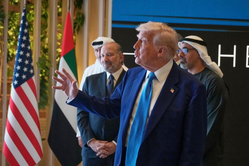 US-Präsident Trump will wegen der Geburt eines Enkels schnell heimkehren von seiner Nahost-Reise - und keinen Abstecher zu den Ukraine-Gesprächen in der Türkei machen. - Foto: Altaf Qadri/AP/dpa