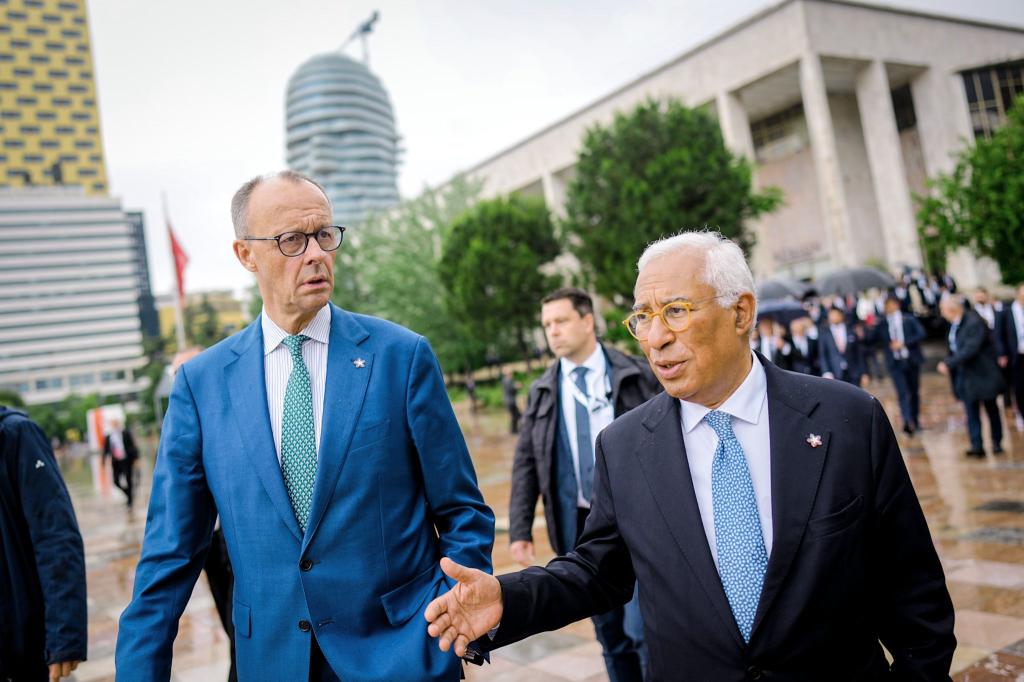 Hoffen auf enge Abstimmung mit den USA: Bundeskanzler Friedrich Merz (l) und EU-Ratspräsident António Costa. - Foto: Kay Nietfeld/dpa
