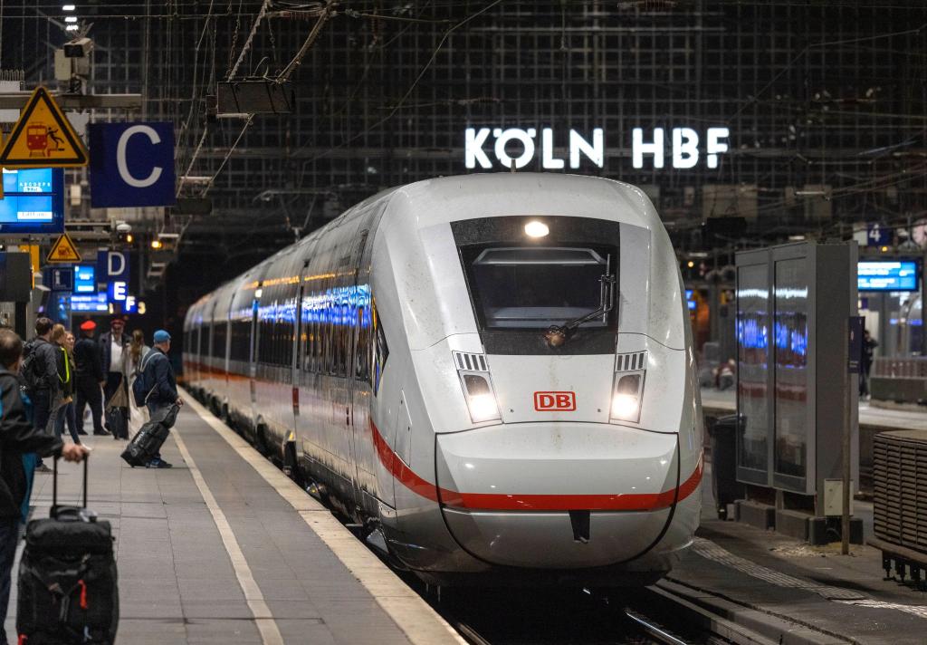 Die Deutsche Bahn war im April besonders unpünktlich unterwegs. (Archivbild) - Foto: Thomas Banneyer/dpa
