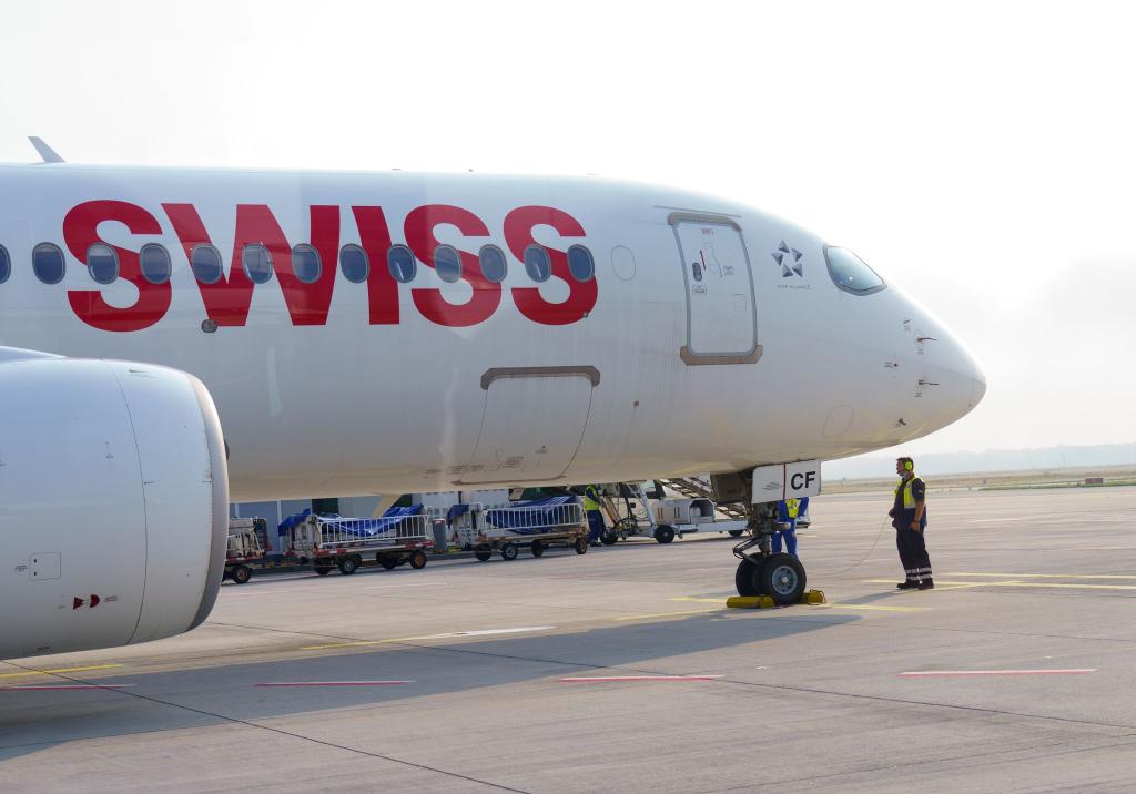 Personalengpass zwingt Swiss zu Flugstreichungen. (Archivbild) - Foto: Andreas Arnold/dpa