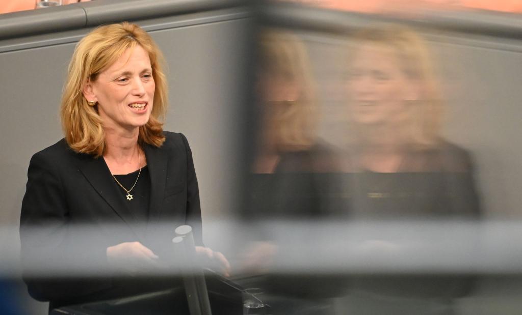Will jüdisches Leben in Deutschland sichtbar machen: Karin Prien. - Foto: Katharina Kausche/dpa