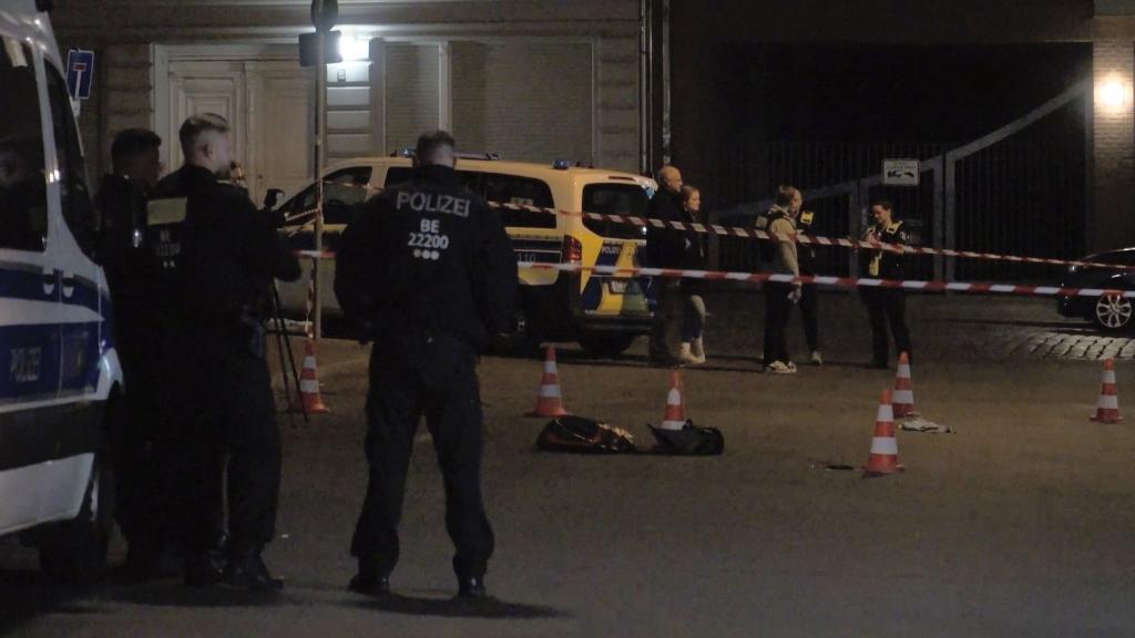 Nach dem Messerangriff auf einen Polizisten sind noch etliche Fragen offen. - Foto: Julius-Christian Schreiner/dpa