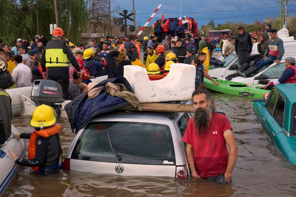 Ganze Landstriche sind überflutet. - Foto: Rodrigo Abd/AP/dpa
