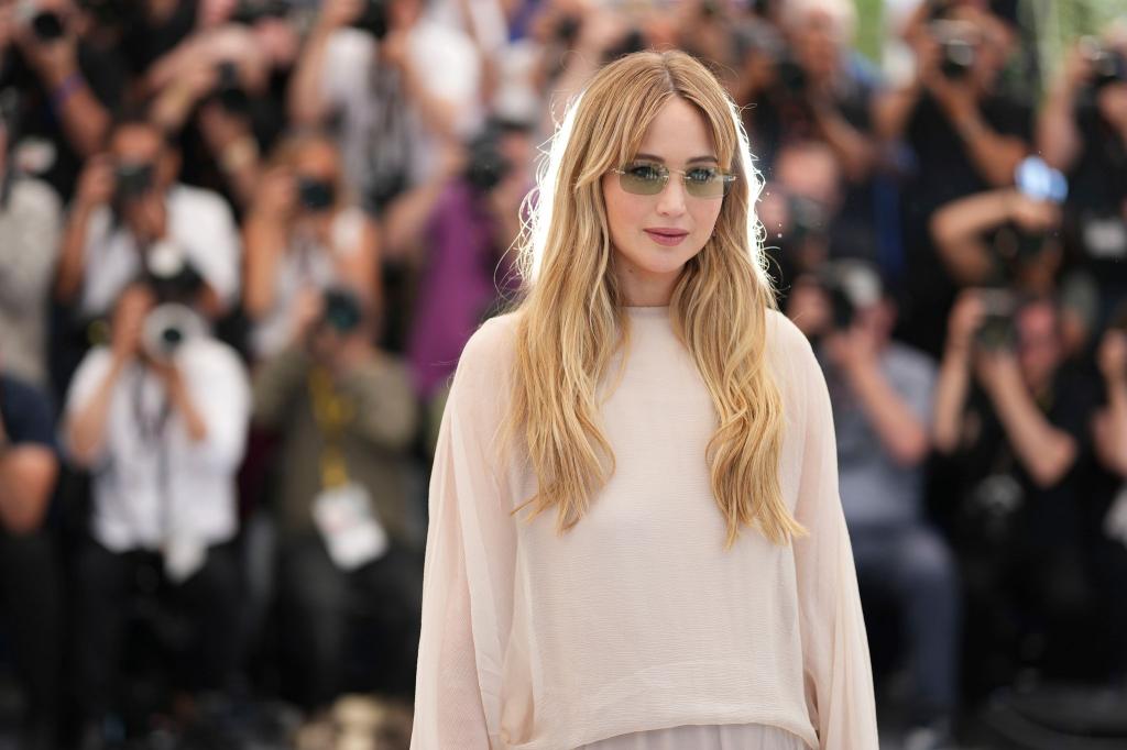 Jennifer Lawrence nach der Premiere ihres neuen Films in Cannes. - Foto: Scott A Garfitt/Invision/AP/dpa