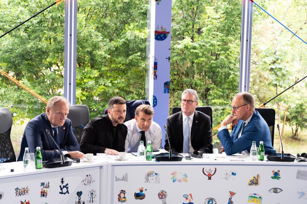 So sah es aus, als Merz, Macron und Starmer am Freitag mit Trump telefonierten. (Archivbild) - Foto: Steffen Kugler/Bundesregierung/dpa
