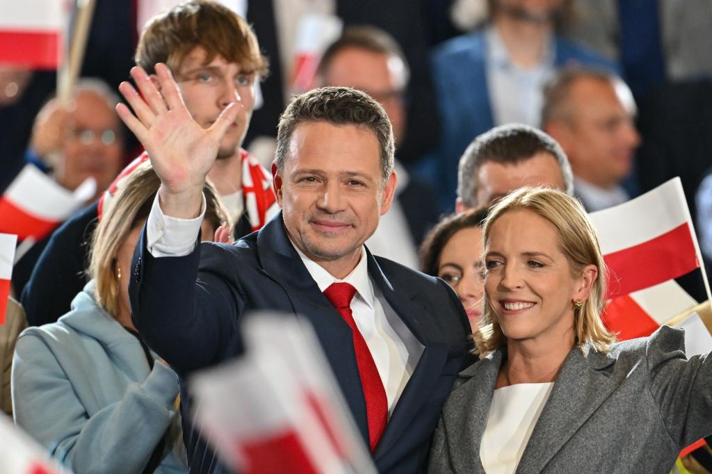 Der Warschauer Oberbürgermeister Rafal Trzaskowski muss in die Stichwahl um die polnische Präsidentschaft. - Foto: Piotr Polak/PAP/dpa