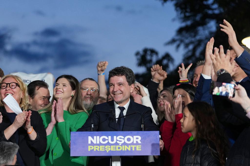 Der Pro-Europäer Nicusor Dan hat die Präsidentenwahl in Rumänien gewonnen. - Foto: Andreea Alexandru/AP/dpa