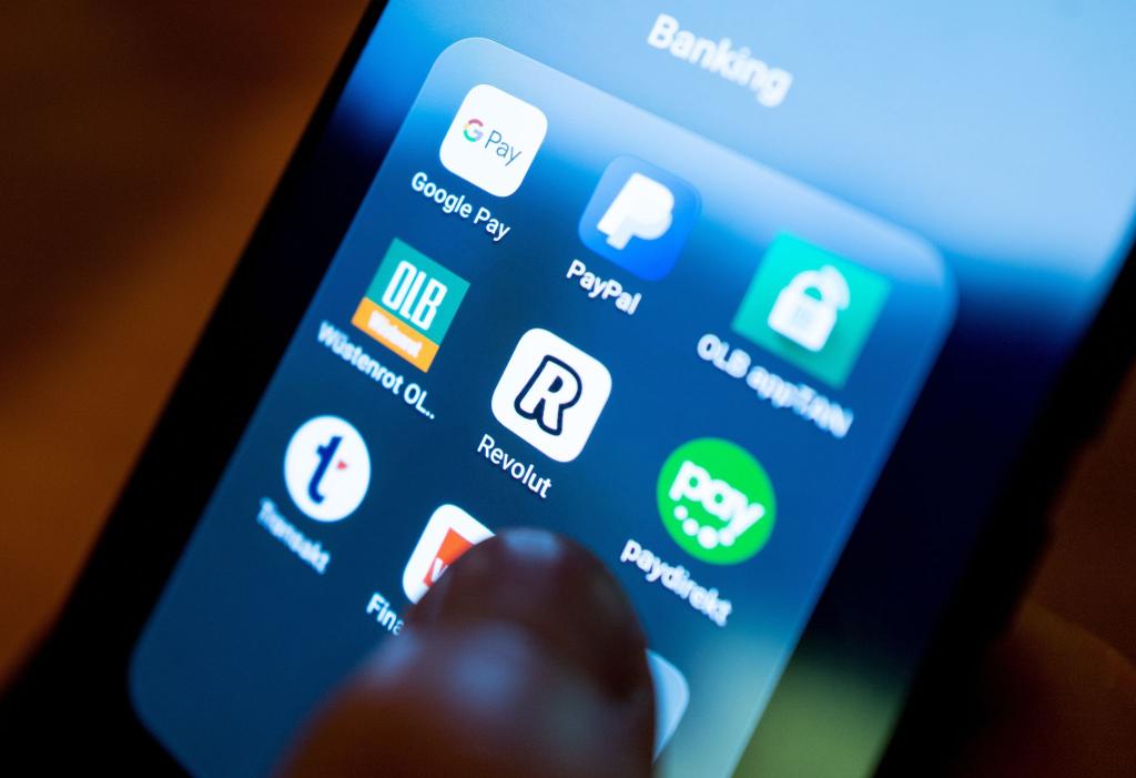Die britische Digitalbank Revolut investiert über eine Milliarde Euro in Frankreich (Symbolbild). - Foto: Monika Skolimowska/dpa-Zentralbild/dpa