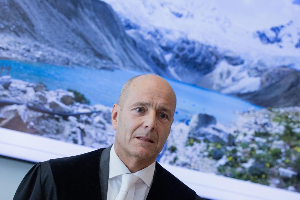 Richter Meyer vom OLG Hamm will kommende Woche verkünden, wie das Gericht im Fall der sogenannten Klimaklage eines peruanischen Landwirts und Bergführers gegen den Energiekonzern RWE entschieden hat. - Foto: Rolf Vennenbernd/dpa