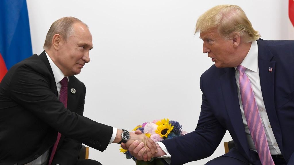 Kremlchef Wladimir Putin und US-Präsident Donald Trump haben die Bereitschaft zu einem neuen Treffen bekundet. (Archivbild) - Foto: Susan Walsh/AP/dpa