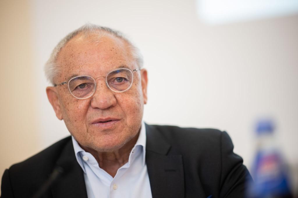 HSV-Idol Felix Magath. - Foto: Sebastian Gollnow/dpa