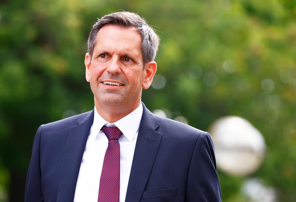 Olaf Lies übernimmt das Amt des Ministerpräsidenten vom langjährigen Regierungschef Stephan Weil. - Foto: Moritz Frankenberg/dpa