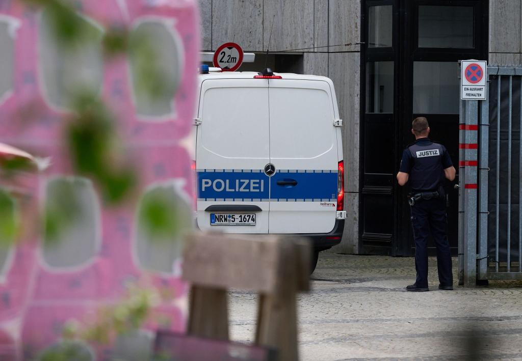 Im Landgericht Bielefeld wurde der Tatverdächtige einem Haftrichter vorgeführt. - Foto: Bernd Thissen/dpa