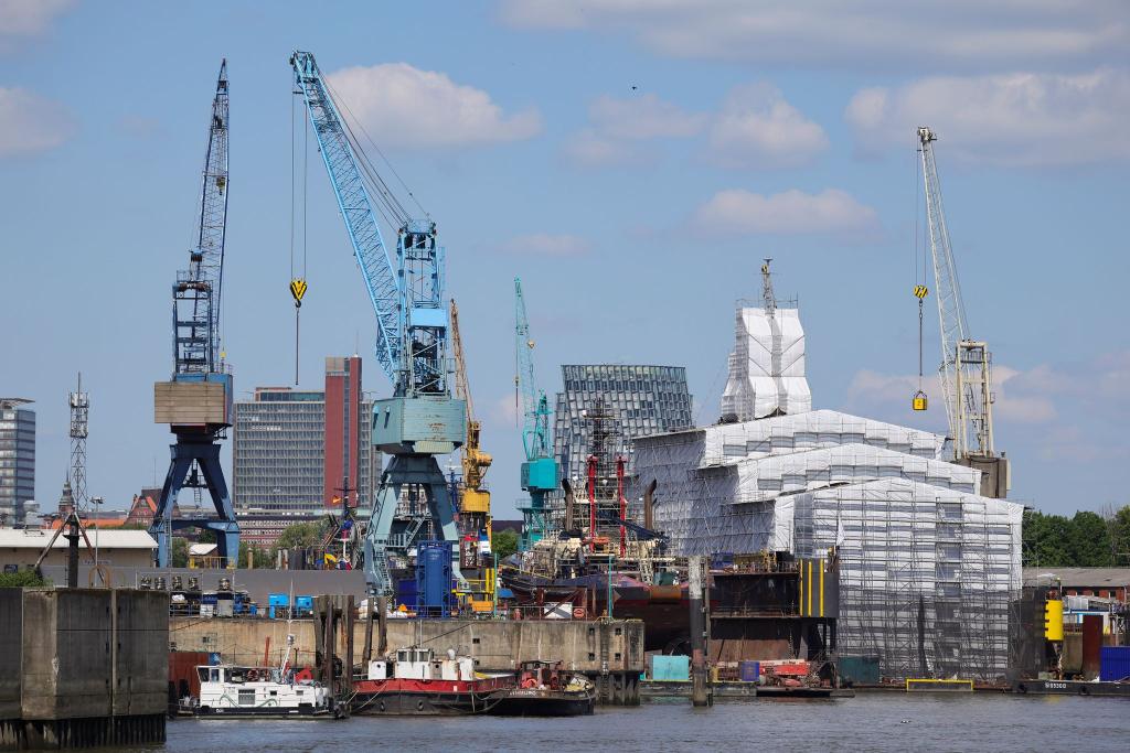Die Schiffbau- und Meerestechnikbranche beschäftigt bundesweit rund 200.000 Menschen und setzt pro Jahr insgesamt rund 40 Milliarden Euro um. - Foto: Christian Charisius/dpa