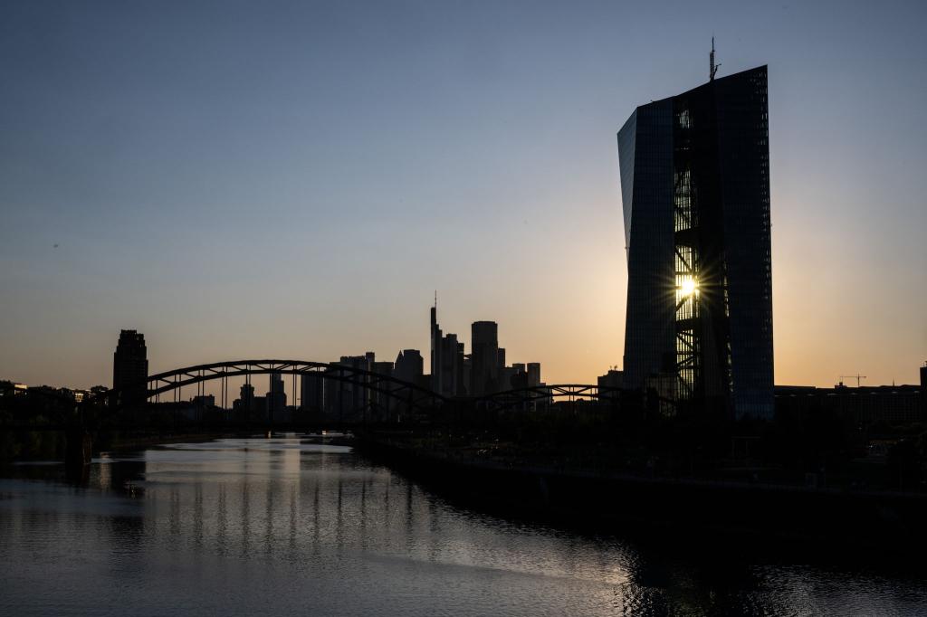Die Euro-Währungshüter warnen: Handelskonflikte könnten Finanzstabilität gefährden. - Foto: Boris Roessler/dpa