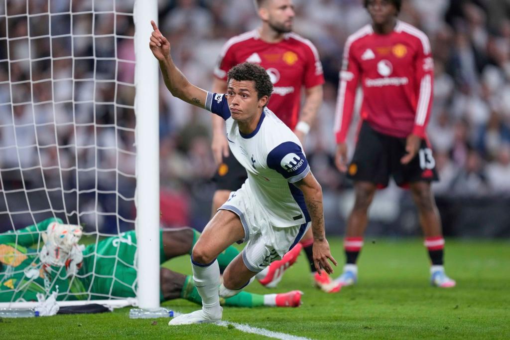 Brennan Johnson lässt die Spurs jubeln. - Foto: Jose Breton/AP/dpa