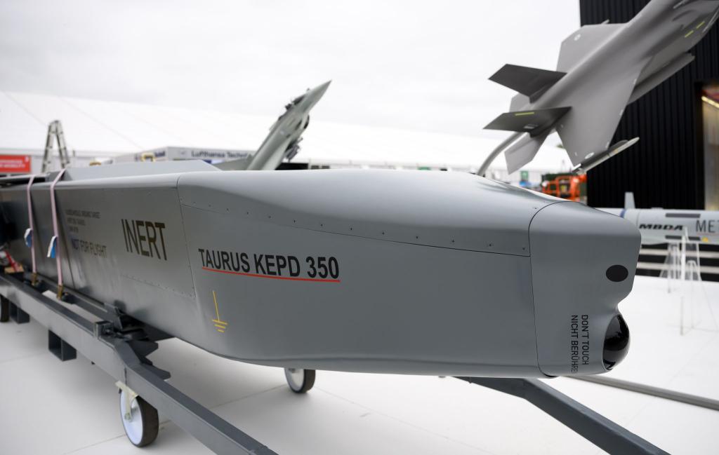 Taurus-Marschflugkörper gehören zum Angebot der Luft- und Raumfahrtindustrie. - Foto: Bernd von Jutrczenka/dpa