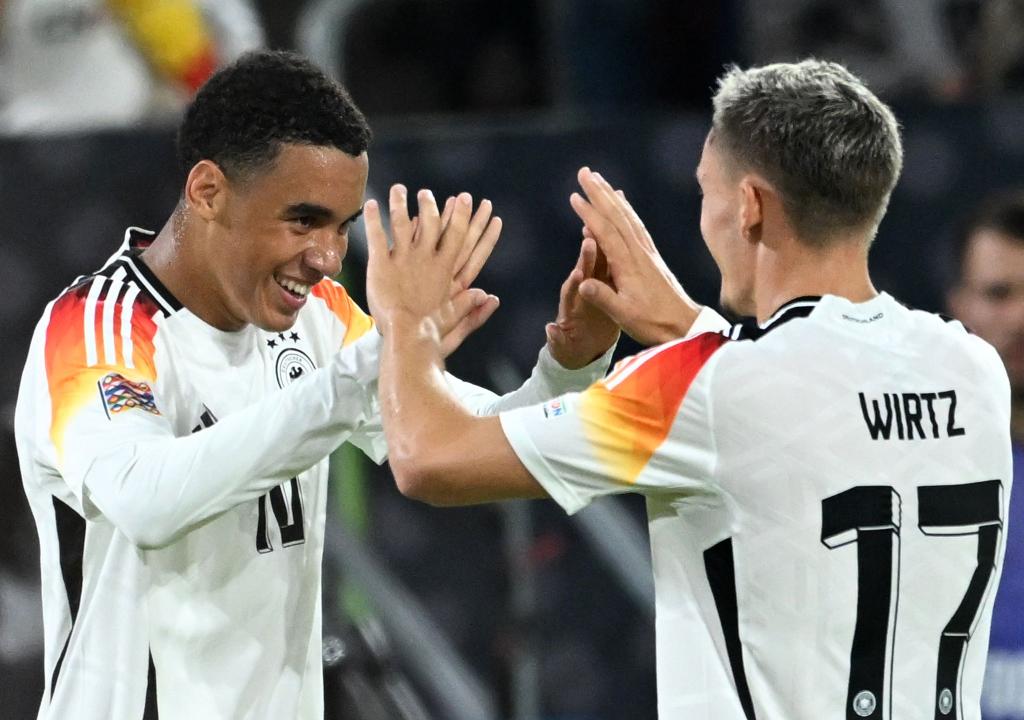 Die Spiele der Fußball-WM 2026, für die sich die DFB-Stars Jamal Musiala und Florian Wirtz qualifizieren wollen, werden bei der Telekom zu sehen sein. - Foto: Fabian Strauch/dpa