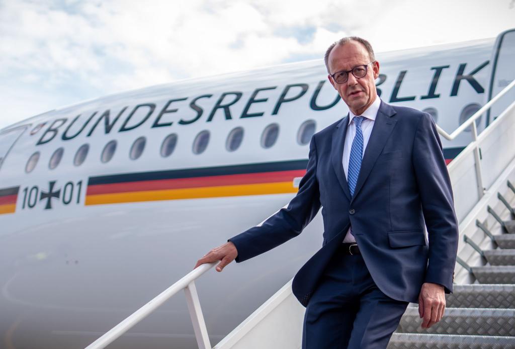 Bundeskanzler Friedrich Merz hat in seinem Stab und in seinem Kabinett mehr Männer als Frauen. (Archivbild) - Foto: Michael Kappeler/dpa