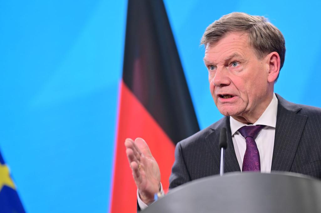 Bundesaußenminister Johann Wadephul (CDU) warnt Konsequenzen eines Zollstreits mit den USA. - Foto: Sebastian Christoph Gollnow/dpa