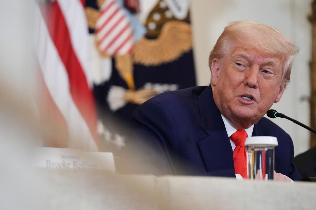 Trump droht der EU mit Zöllen - und gibt sich vorerst wenig kompromissbereit. - Foto: Jacquelyn Martin/AP/dpa