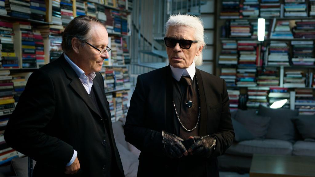Designer Karl Lagerfeld im Gespräch mit dem Filmemacher Gero von Boehm (links). - Foto: Till Vielrose/ZDF/3sat/dpa