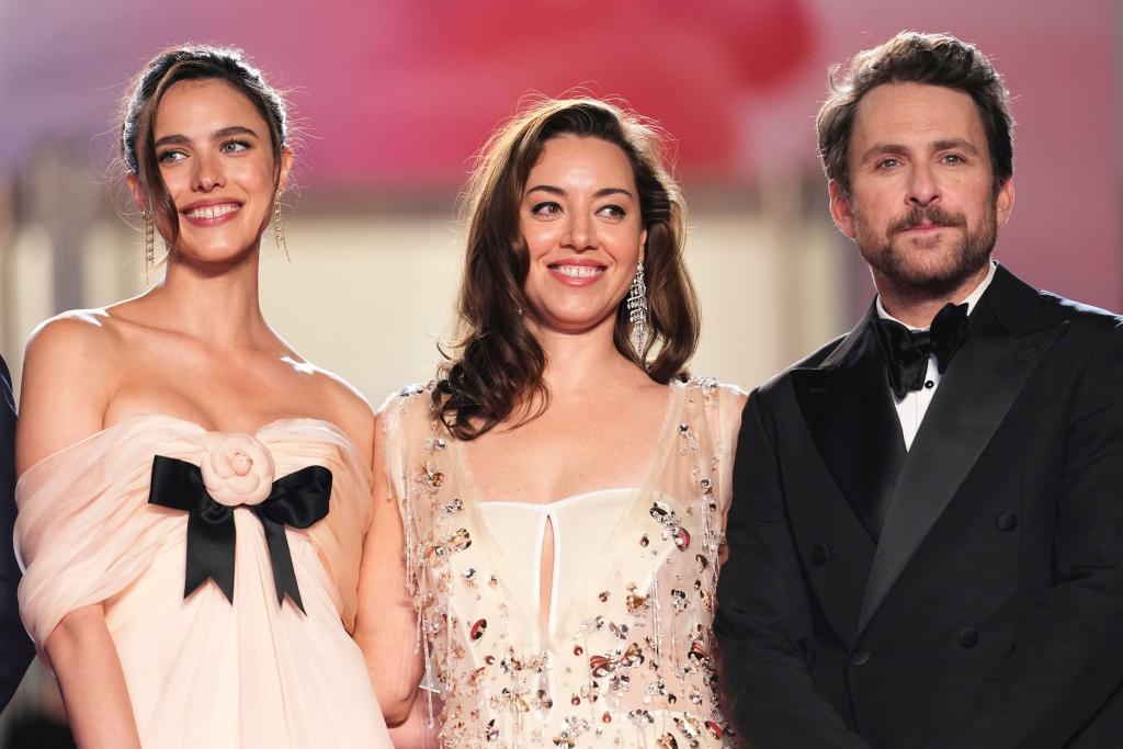 Margaret Qualley (l-r), Aubrey Plaza und Charlie Day bei der Filmpremiere. - Foto: Scott A Garfitt/Invision/AP/dpa