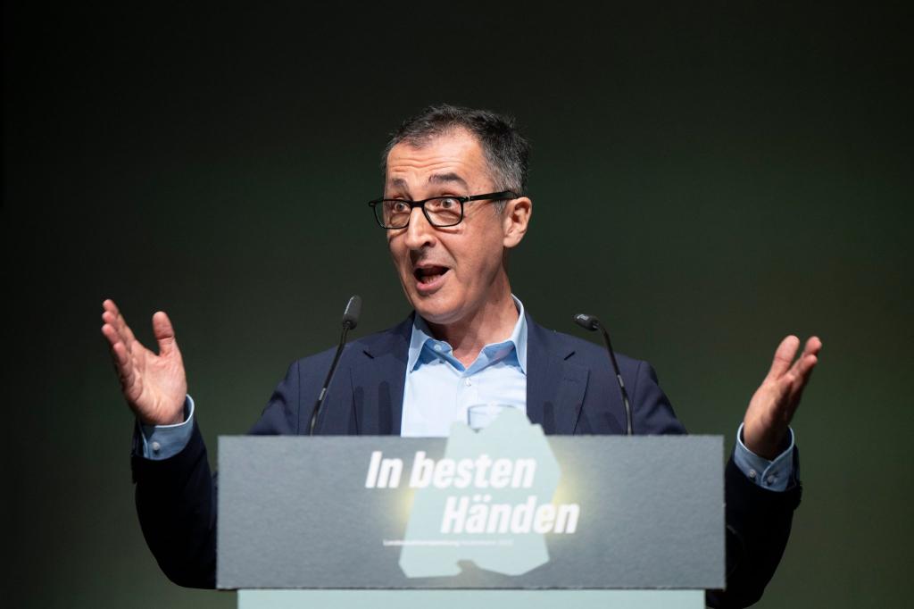 Cem Özdemir führt die Grünen im Südwesten in die nächste Landtagswahl und soll Nachfolger von Ministerpräsident Winfried Kretschmann werden. - Foto: Marijan Murat/dpa