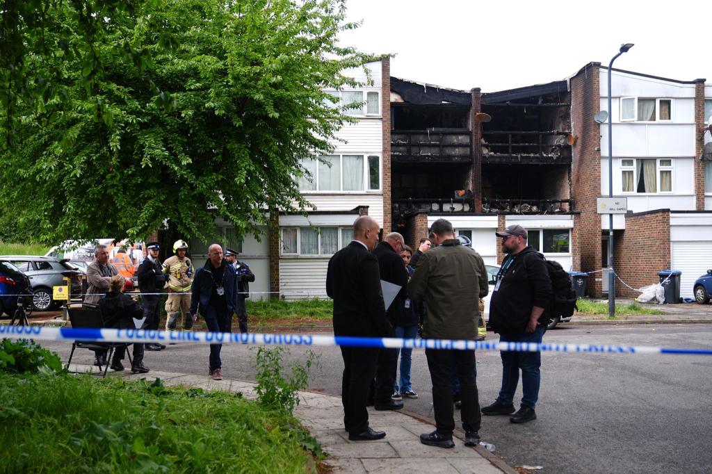 Die Polizei wurde zu dem Hausbrand gerufen. - Foto: James Manning/PA Wire/dpa
