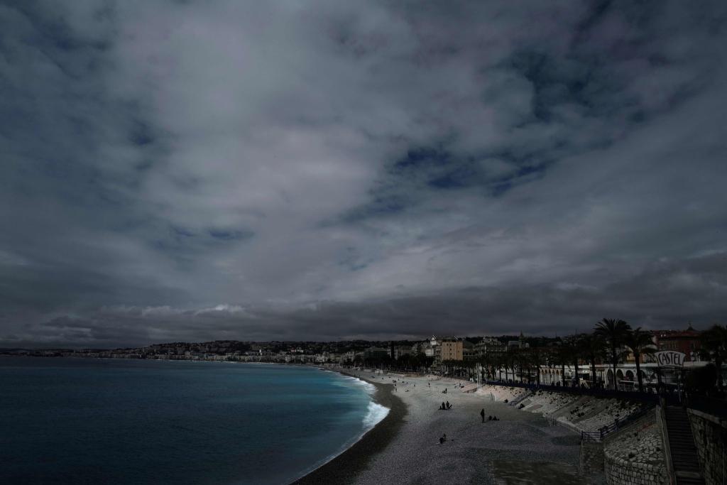 Einen Tag nach einem Stromausfall in Cannes war auch in Nizza kurz der Strom weg. (Archivbild) - Foto: Valery Hache/AFP/dpa