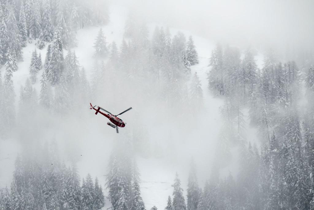 In der Schweiz sind die Leichen von fünf Skitourengängern entdeckt worden. - Foto: Jean-Christophe Bott/KEYSTONE/dpa