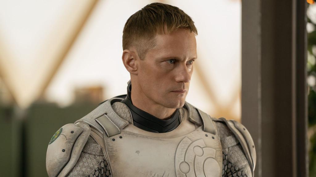 Alexander Skarsgard als Murderbot. - Foto: Steve Wilkie/Apple TV/dpa