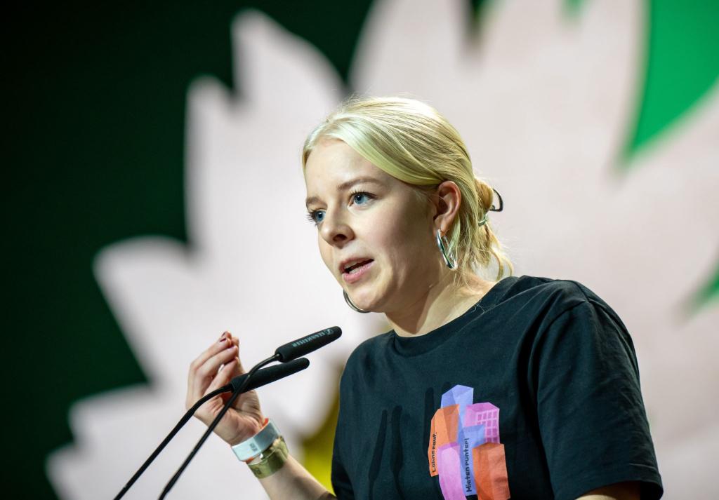 Jette Nietzard fällt öfter mit provokanten Äußerungen in sozialen Medien auf. - Foto: Michael Kappeler/dpa