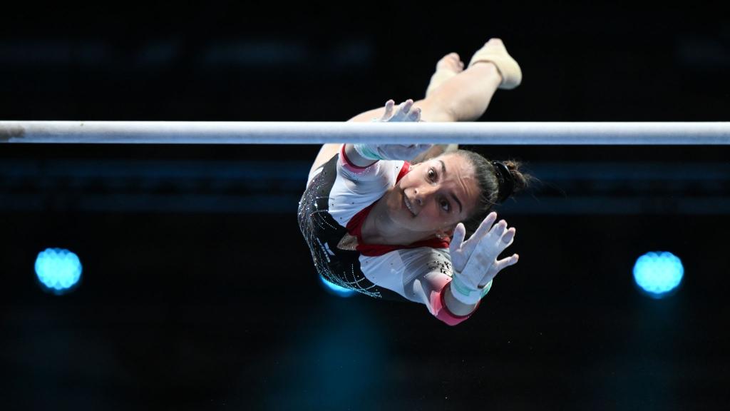Glänzte am Stufenbarren: Helen Kevric. - Foto: Marijan Murat/dpa