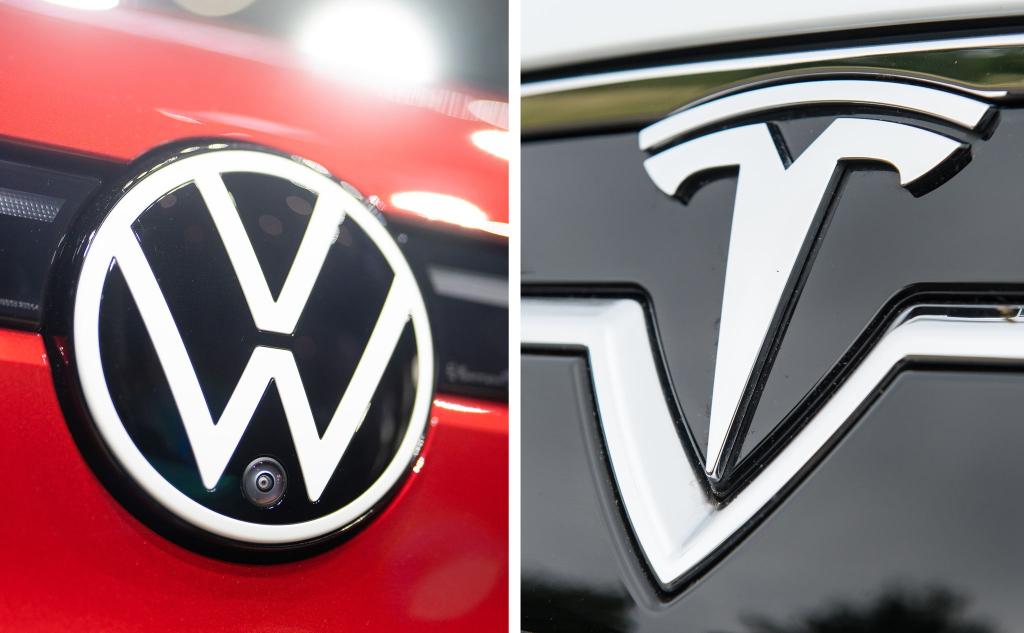 VW verdoppelt E-Auto-Auslieferungen, Tesla halbiert sie. - Foto: Ronald Bonß;Patrick Seeger/dpa