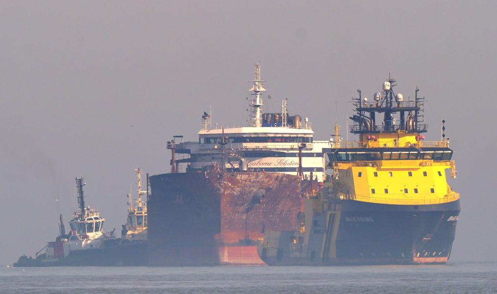Die Kollision des Containerschiffs Solong mit dem Tanker Stena Immaculate vor der englischen Küste im März verursachte einen großen Brand. Die Britischen Inseln sind laut Allianz wegen des regen Schiffsverkehrs ein sehr unfallträchtiges Gewässer. - Foto: Yui Mok/PA Wire/dpa