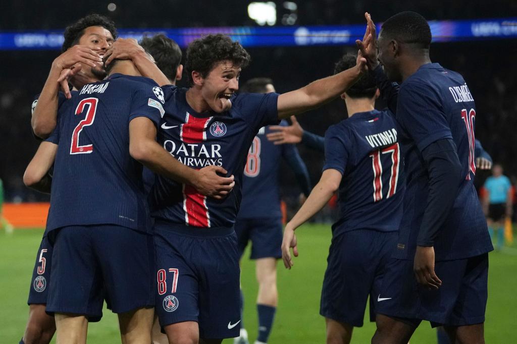 Junge Profis wie João Neves (Mitte) statt der ganz großen Stars haben Paris Saint-Germain in das Finale der Champions League geführt. - Foto: Thibault Camus/AP/dpa