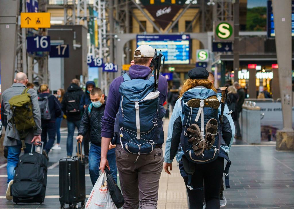 Jugendliche können kostenlos Europa erkunden. (Archivbild) - Foto: Andreas Arnold/dpa
