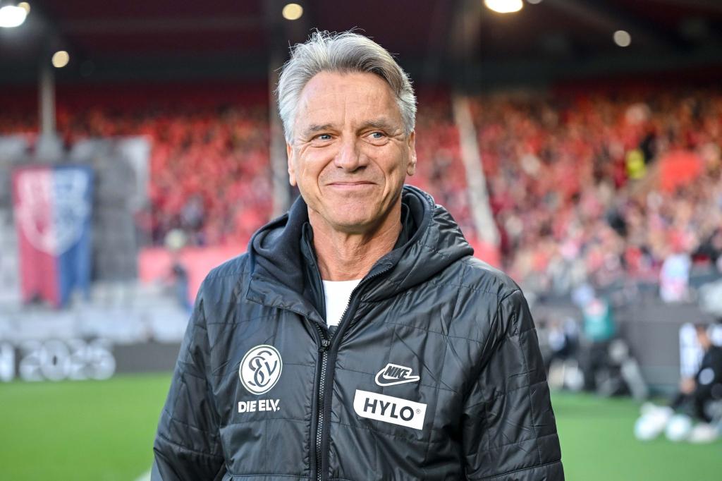 Trainer Horst Steffen - Wechselt er in die Fußball-Bundesliga? - Foto: Harry Langer/dpa