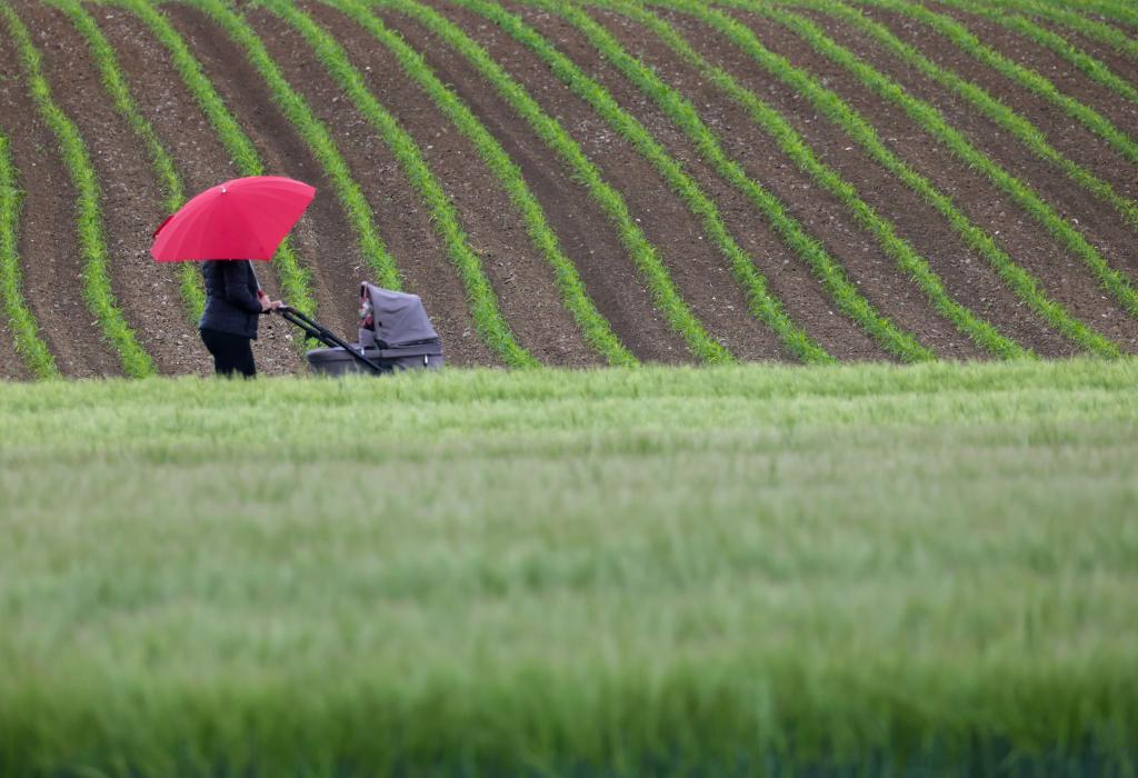 Am Samstag könnten sich bereits wieder einige starke Gewitter über der Mitte Deutschlands bilden. - Foto: Thomas Warnack/dpa