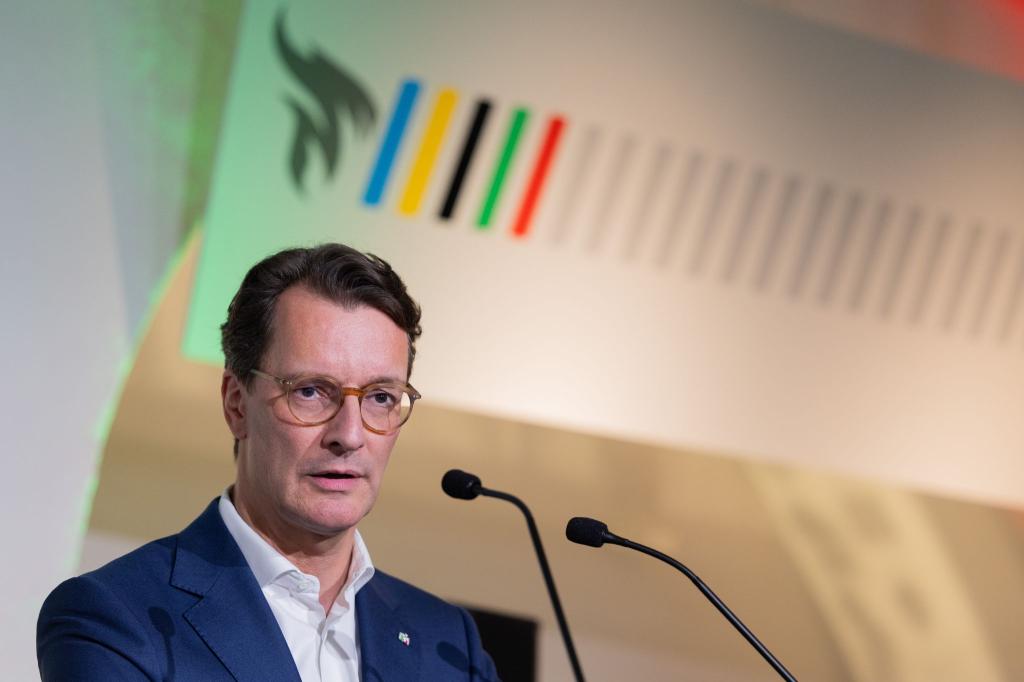 NRW-Ministerpräsident Hendrik Wüst will die Olympischen Spielen in die Region Rhein und Ruhr holen - Foto: Rolf Vennenbernd/dpa
