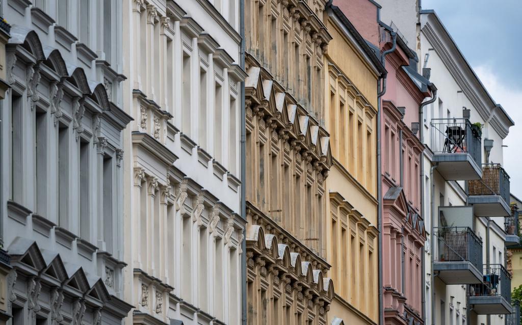 Starke Preisanstiege für Mieterinnen und Mieter sollen weiter gebremst werden. (Archivbild) - Foto: Monika Skolimowska/dpa