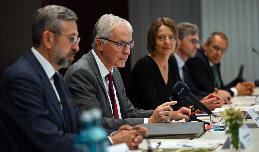 Wie umgehen mit Rechtsreferendaren, bei denen Zweifel an der Verfassungstreue besteht? Unter anderem mit dieser Frage haben sich die Präsidentinnen und Präsidenten der Oberlandesgerichte, des Kammergerichts, des Bayerischen Obersten Landesgerichts und des Bundesgerichtshofs bei ihrer Jahrestagung in Weimar beschäftigt. - Foto: Martin Schutt/dpa