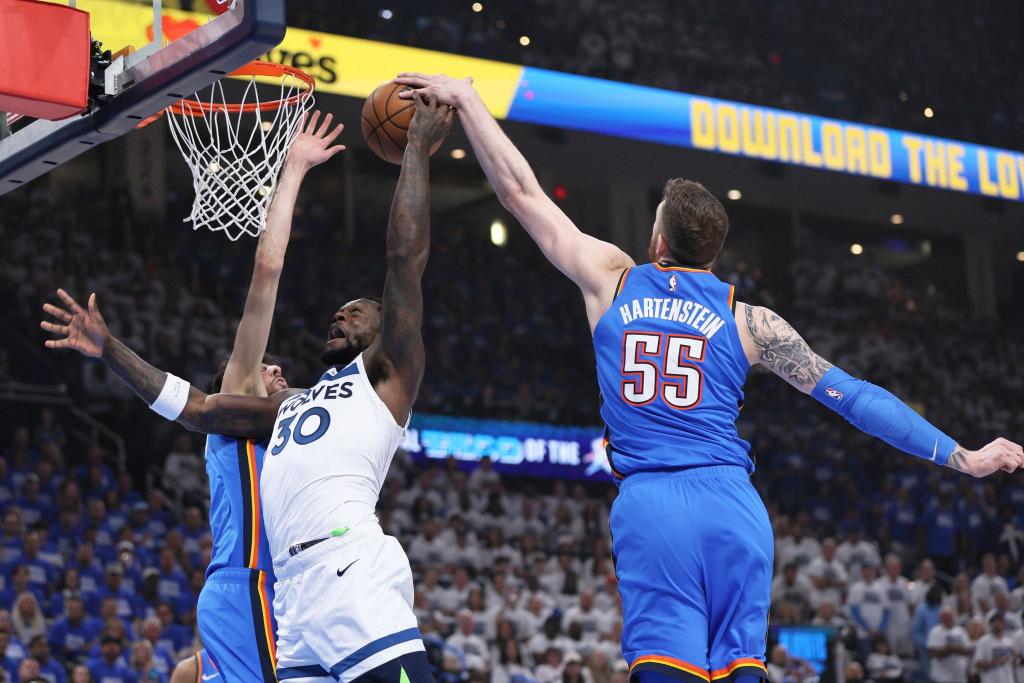 Die Defensive um Hartenstein dominierte die Gäste und legte den Grundstein für den klaren Sieg. - Foto: Nate Billings/AP/dpa