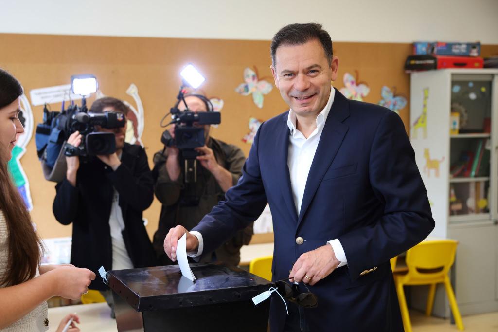 Der gelernte Anwalt Luís Montenegro wird erneut eine Minderheitsregierung anführen. (Archivbild) - Foto: Luis Vieira/AP/dpa
